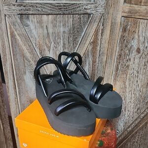 Rocket Dog NIB Ladies Sandals